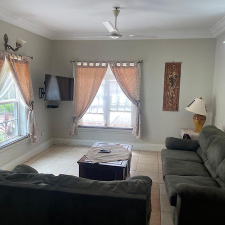 Summer Grove Villa Кололи Екстериор снимка